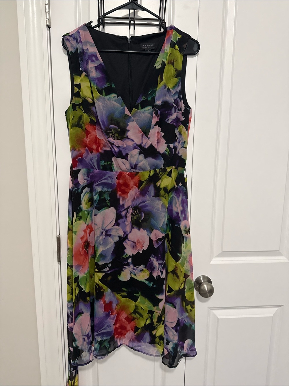 Tahari ASL Floral V-Neck Sleeveless Midi Dress in Multi